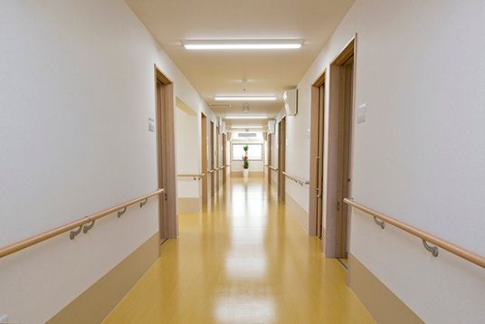 手すり付きの廊下