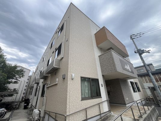 落ち着いた雰囲気の外観