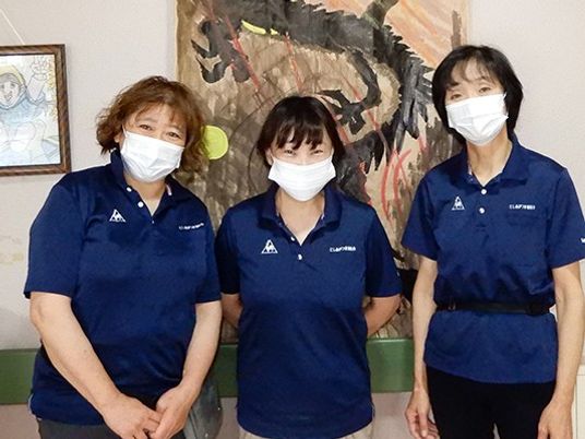 スタッフ3人の集合  