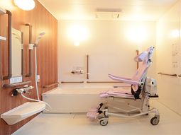 バリアフリーな浴室設備