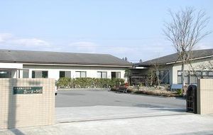 広い建物の外観
