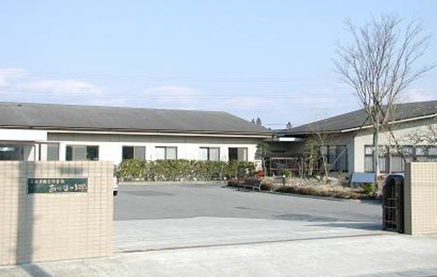 広い建物の外観