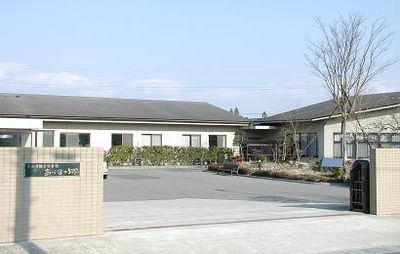 広い建物の外観