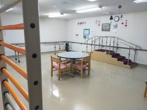 訓練用の広い室内  