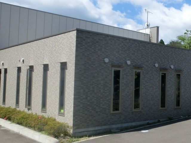 窓が並ぶ外観 外観 風通しが良い窓が並ぶ建物で、静かな環境が整っています。明るく開放的な外観です。
