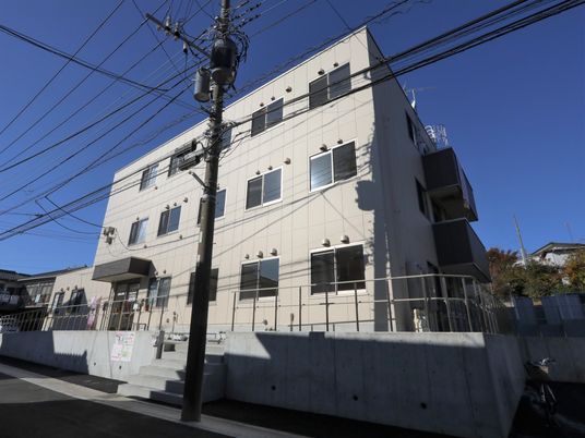 現代的な建物の外観