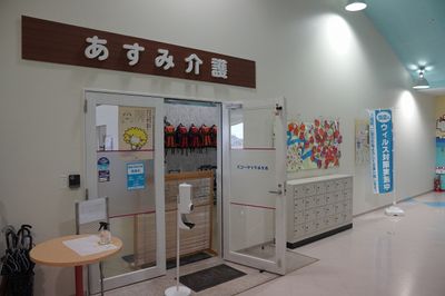 明るい受付のエントランス  