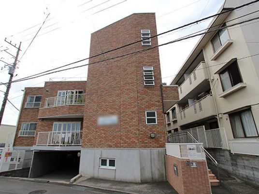 レンガ造りの建物外観
