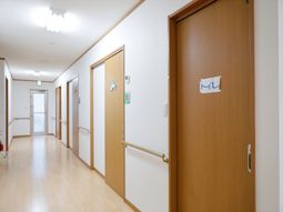 清潔感ある明るい廊下