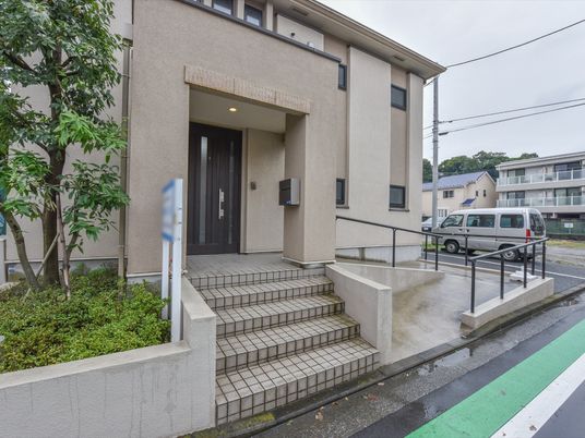 エントランスの外観