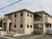 ベージュ系建物の外観
