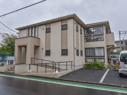 ベージュの建物外観
