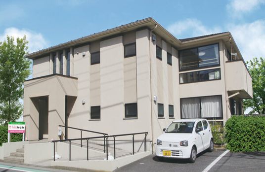 車と建物