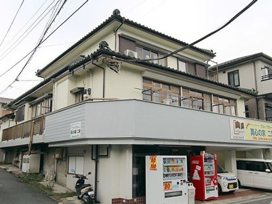 多階層の建物外観