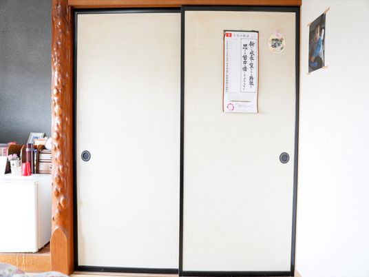 和室の襖と掲示物