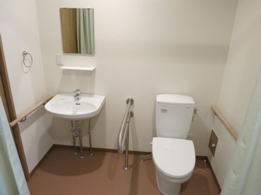 バリアフリー対応のトイレ