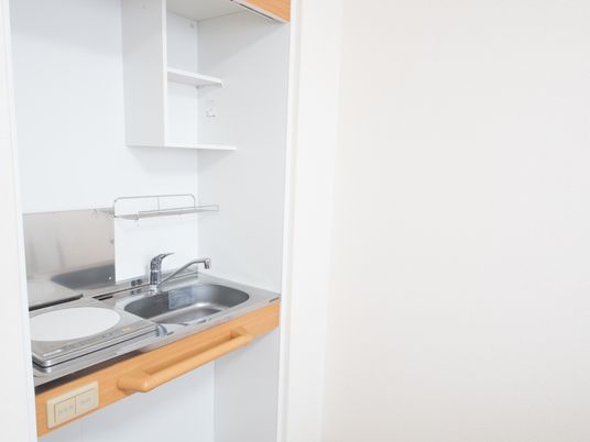 シンプルなキッチン設備