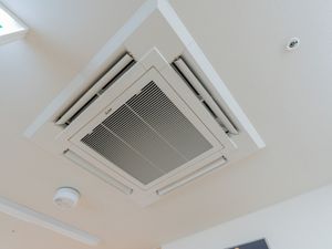 天井付近のエアコン