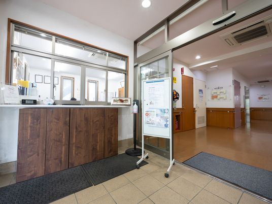受付カウンターのある出入口  