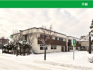 雪景色の建物外観  