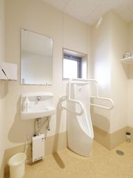 手すり付きの洗面台