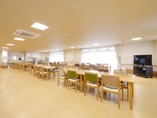 ゆったりとした食堂空間