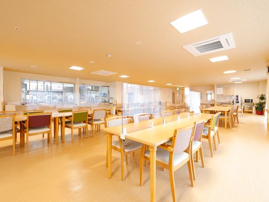 清潔感のある明るい食堂