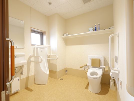 バリアフリーのトイレ空間