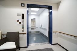 清潔なエレベーターホール