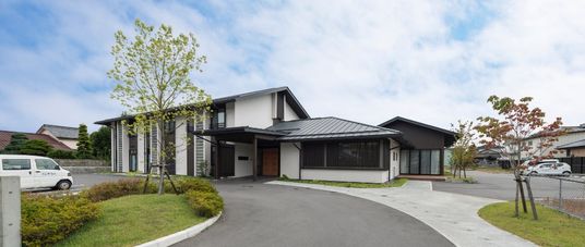 モダンな建物外観