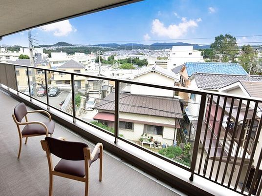 広々とした明るいテラス