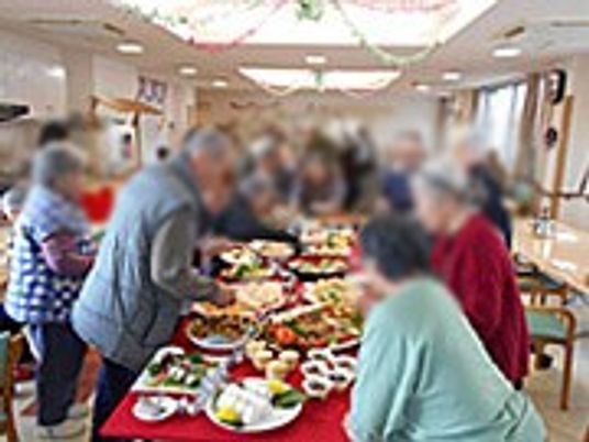 賑やかな食堂