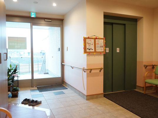 エントランスの明るい空間