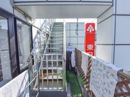 日差しが入る清潔なベランダ