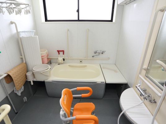 バリアフリーの浴室設備