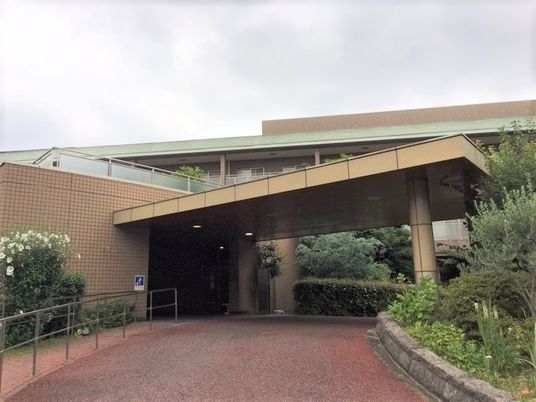 建物のエントランス外観  