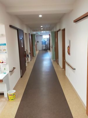 広々とした綺麗な廊下