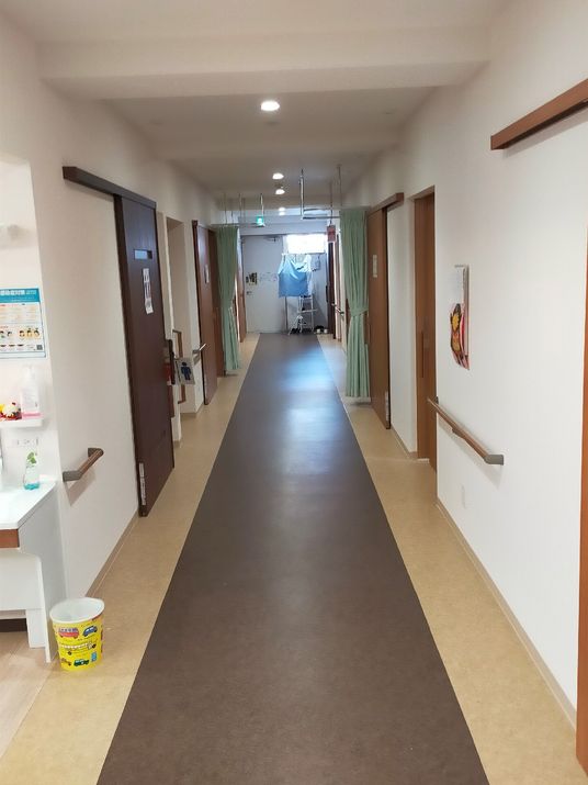 広々とした綺麗な廊下