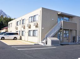 明るい外観の建物