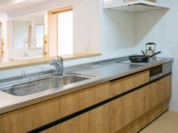 清潔なキッチンカウンター