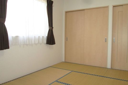 落ち着いた雰囲気の居室