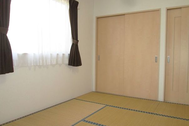 落ち着いた雰囲気の居室