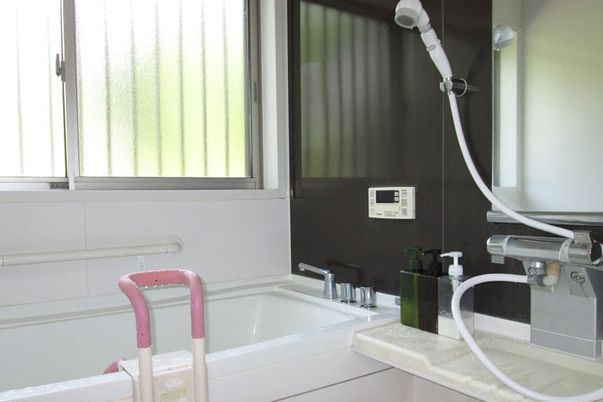 広々とした浴室