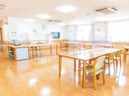 明るい共有スペースの様子