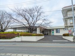 広々とした明るいエントランス