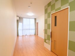 明るい居室の一角