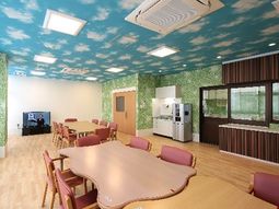 明るい食堂の雰囲気