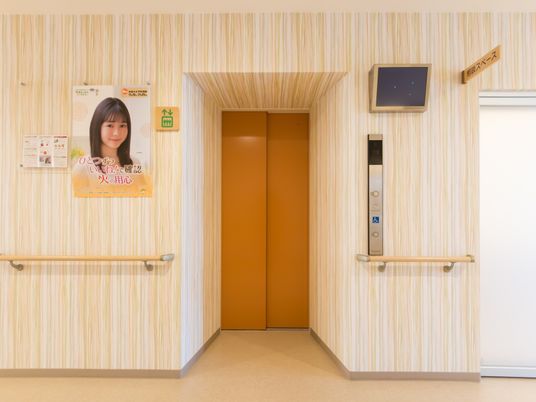 廊下のエレベーター前