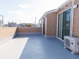 広々とした明るいテラス