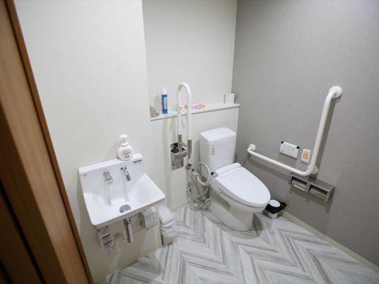バリアフリーなトイレ設備